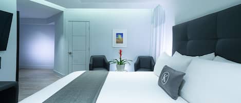 Premier King | Premium bedding, pillow-top beds, in-room safe, individually furnished