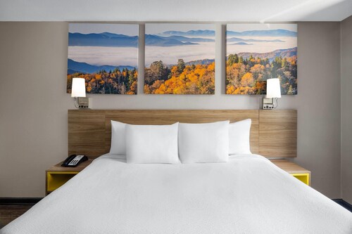 Days Inn by Wyndham College Park Airport Best Road