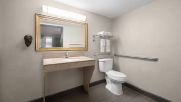 Chambre, 1 très grand lit, accessible aux personnes à mobilité réduite (Mobility Accessible) | Salle de bain accessible aux personnes à mobilité réduite