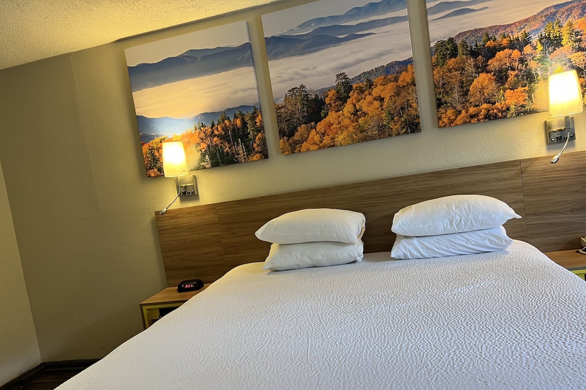 Bureau, fer et planche Ă repasser, Wi-Fi gratuit, draps fournis