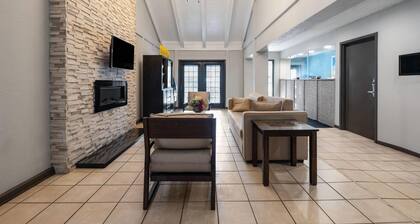 Days Inn by Wyndham College Park Airport Best Road