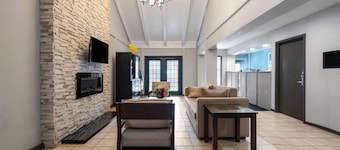 Days Inn by Wyndham College Park Airport Best Road