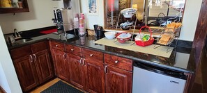 Free daily continental breakfast
