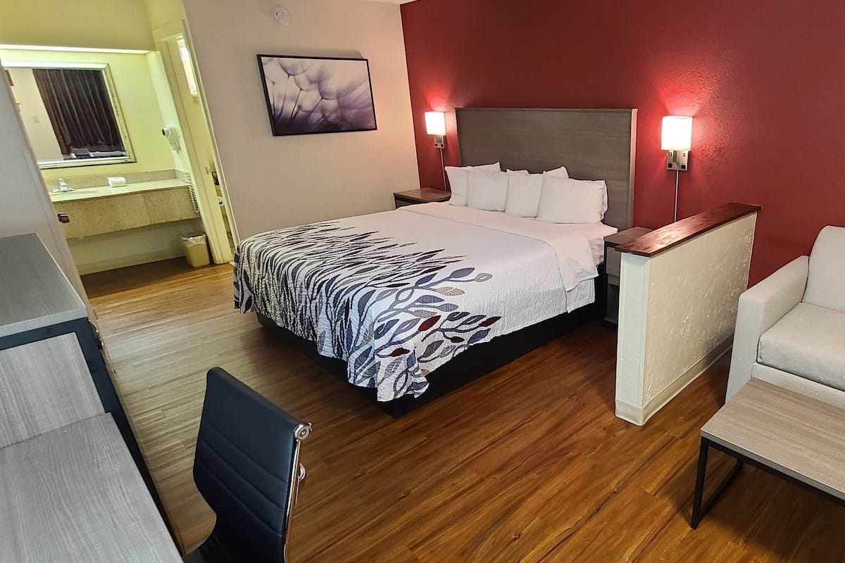 Superior Room, 1 King Bed, Non Smoking | Desk, iron/ironing board, free WiFi, bed sheets