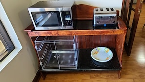 A kitchen counter with a microwave, toaster, and oven. - Red Roof Inn & Suites Cornelius – Lake Norman (Cornelius)