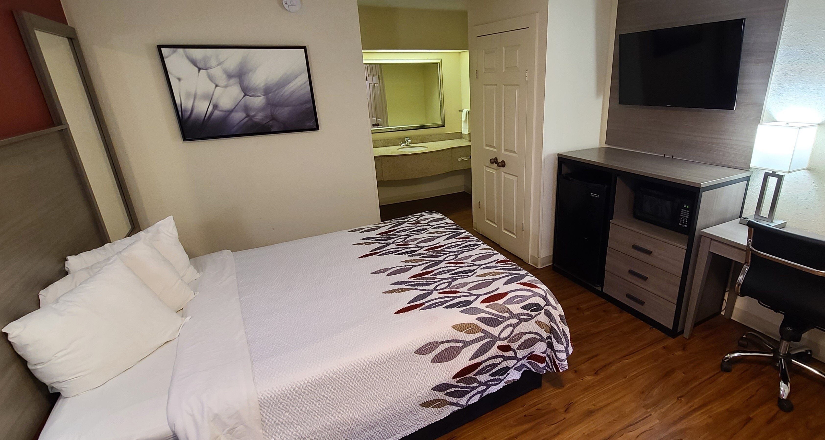 Quarto luxo, 1 cama Queen, para não fumantes | Escrivaninha, ferros/tábuas de passar roupa, Wi-Fi de cortesia