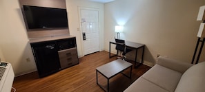 Suite, 1 King-Bett, Nichtraucher | Schreibtisch, Bügeleisen/Bügelbrett, kostenloses WLAN, Bettwäsche