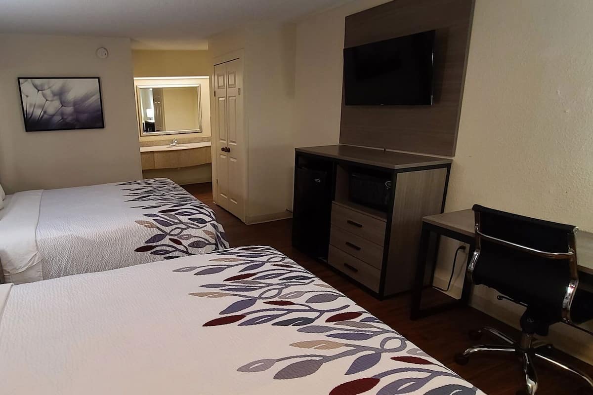 Schreibtisch, Bügeleisen/Bügelbrett, kostenloses WLAN, Bettwäsche