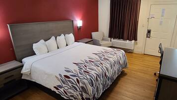 Habitación Deluxe, 1 cama de matrimonio grande, no fumadores | Escritorio, tabla de planchar con plancha, wifi gratis y despertador