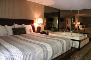 Deluxe Studio Suite, 1 King Bed, Non Smoking | In-room safe, desk, laptop workspace, iron/ironing board - Gateway Hotel (Yakima)