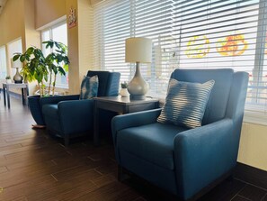 Sittområde i lobbyn