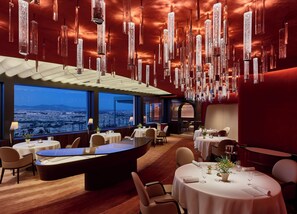 2 restaurants, breakfast, lunch, dinner served; international cuisine - Rome Cavalieri, A Waldorf Astoria Hotel (Rome)