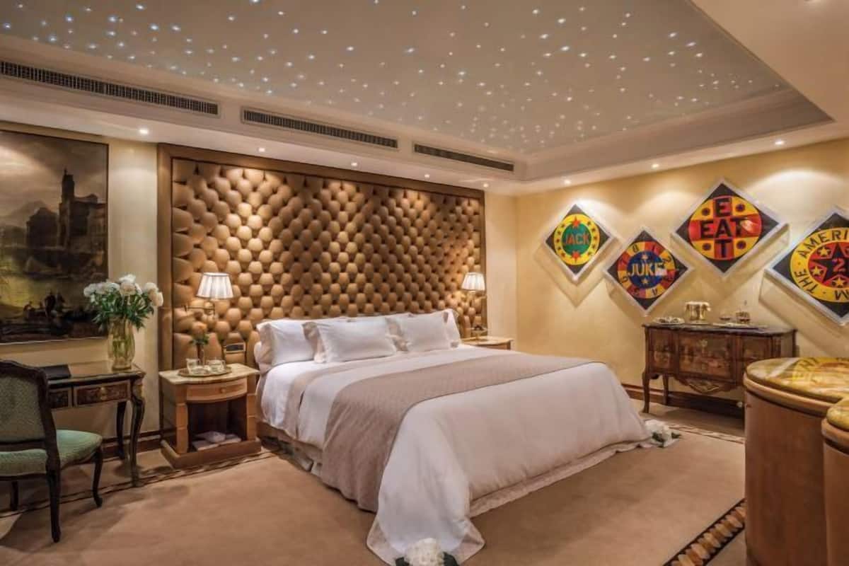 Premium bedding, down duvets, minibar, in-room safe