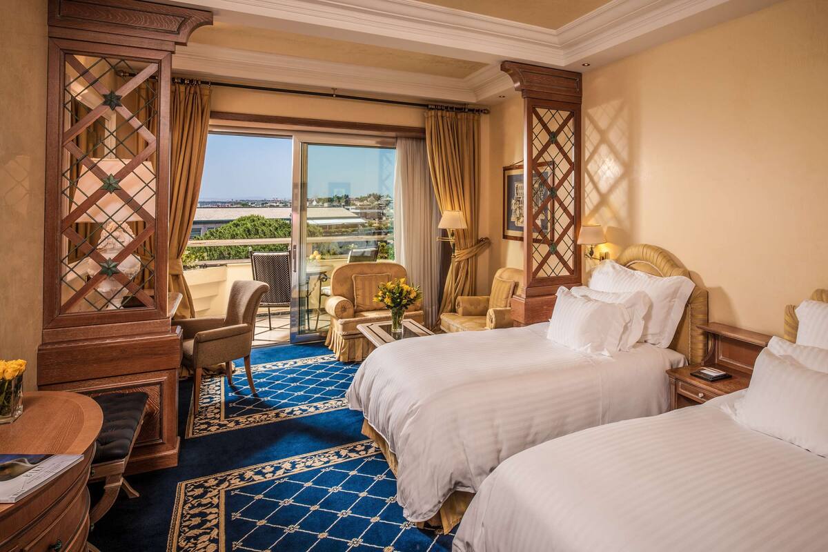 Room, 2 Twin Beds (Imperial, Spa and Club Lounge Access) | Sengetøy av topp kvalitet, dundyner, minibar og safe på rommet