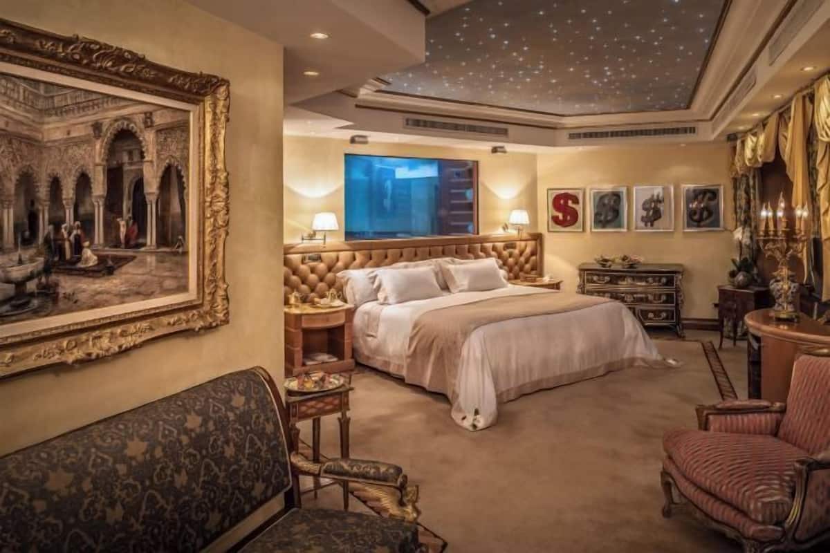 Premium bedding, down duvets, minibar, in-room safe
