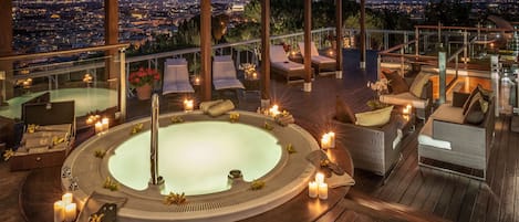 Signature Suite, 1 King Bed (Planetarium Suite, Spa/Lounge Access) | Bathroom