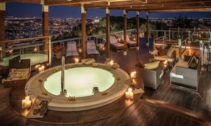 Signature Suite, 1 King Bed (Planetarium Suite, Spa/Lounge Access) | Badezimmer
