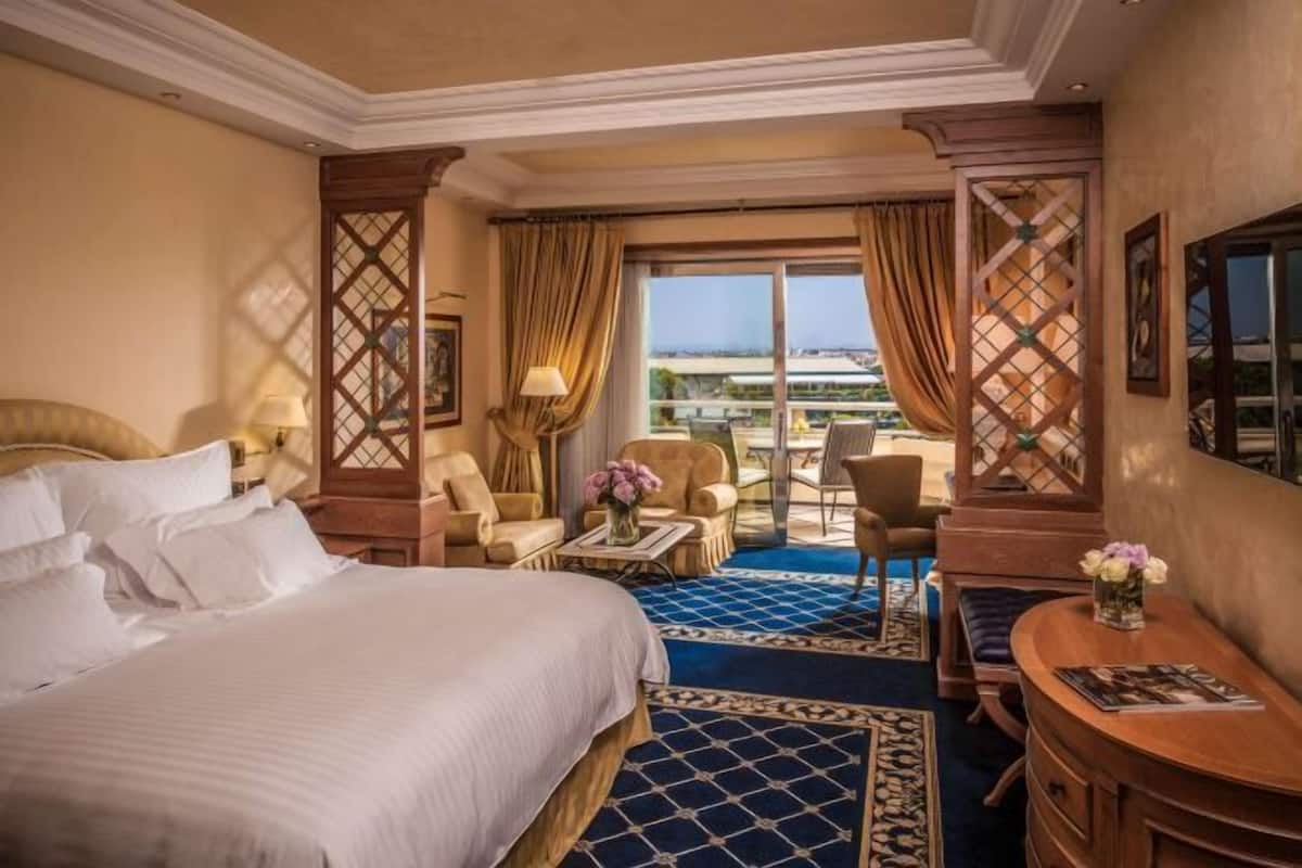 Premium bedding, down duvets, minibar, in-room safe