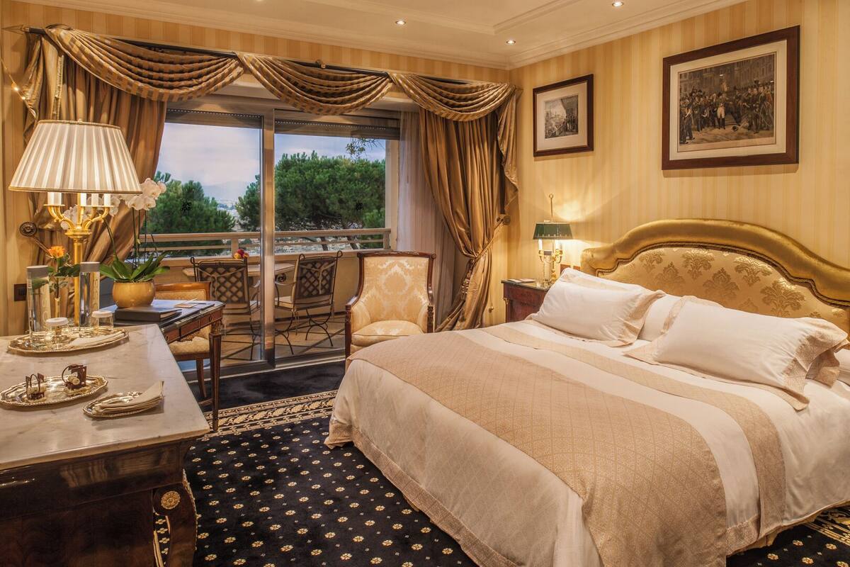 Signature Suite, 1 King Bed (Napoleon Suite | Sengetøy av topp kvalitet, dundyner, minibar og safe på rommet
