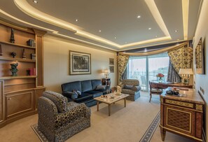 Roupas de cama premium, edredons de pluma, frigobar, cofres nos quartos