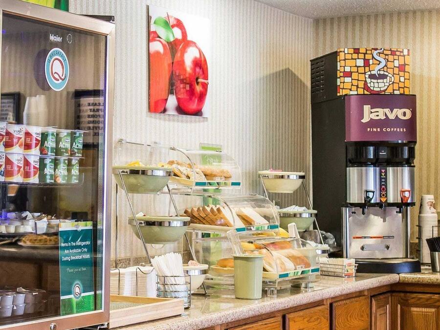 Colazione a buffet inclusa, servita nei giorni feriali