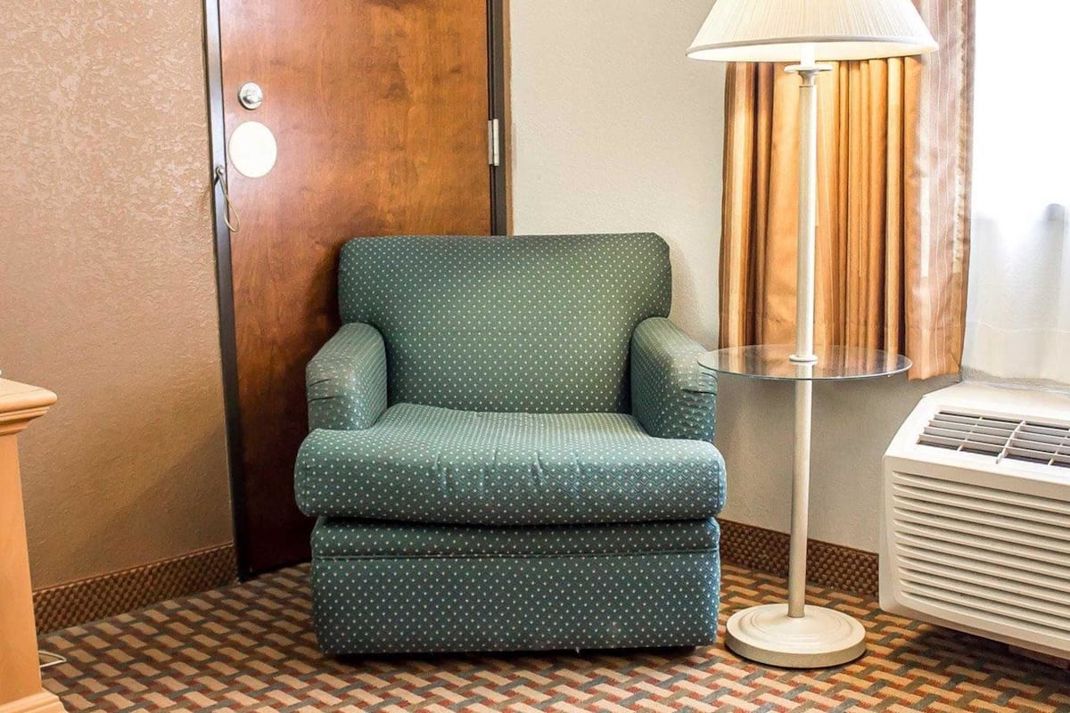 Chambre, 1 grand lit, accessible aux personnes à mobilité réduite, non-fumeurs | Fer et planche à repasser, lits pliants/supplémentaires, Wi-Fi gratuit