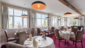 Breakfast, lunch, dinner served; British cuisine