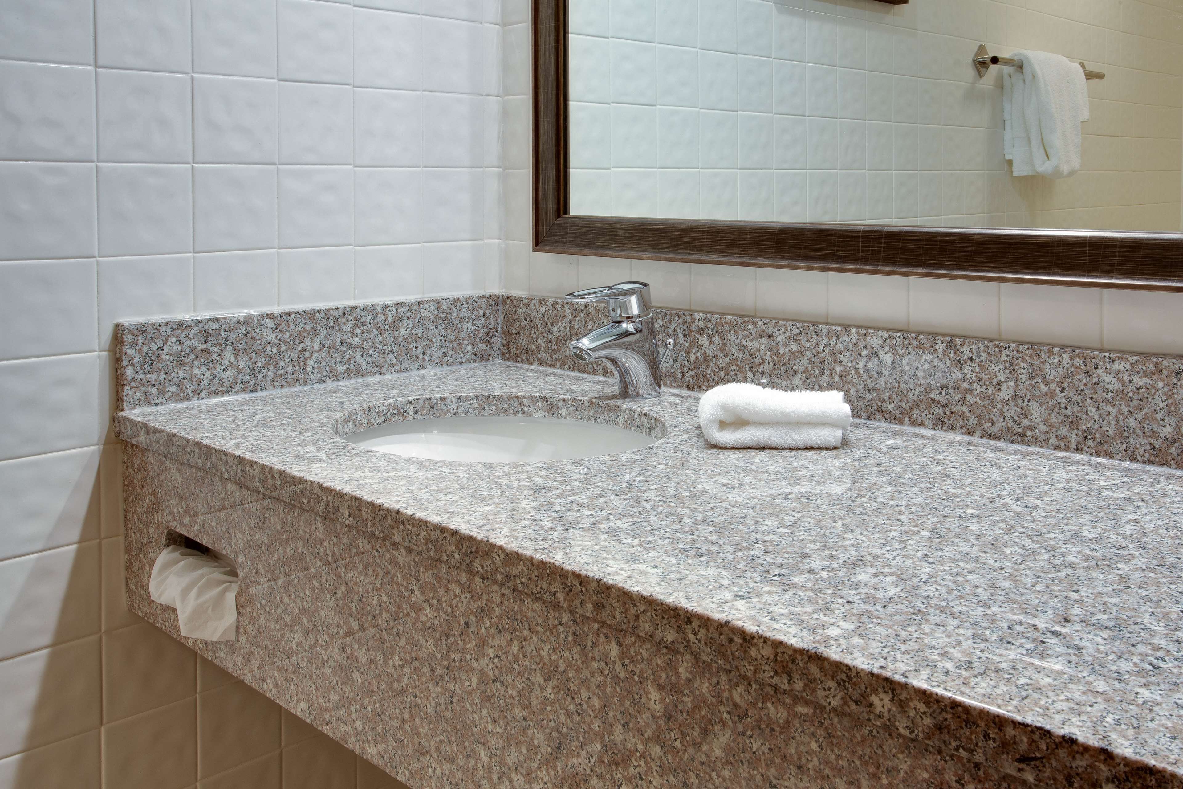 combined shower/bathtub, free toiletries, hair dryer, towels