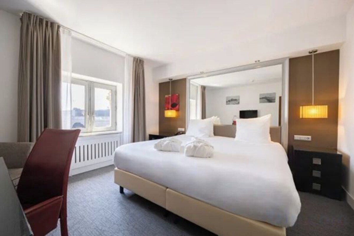 Superior Room with Land View