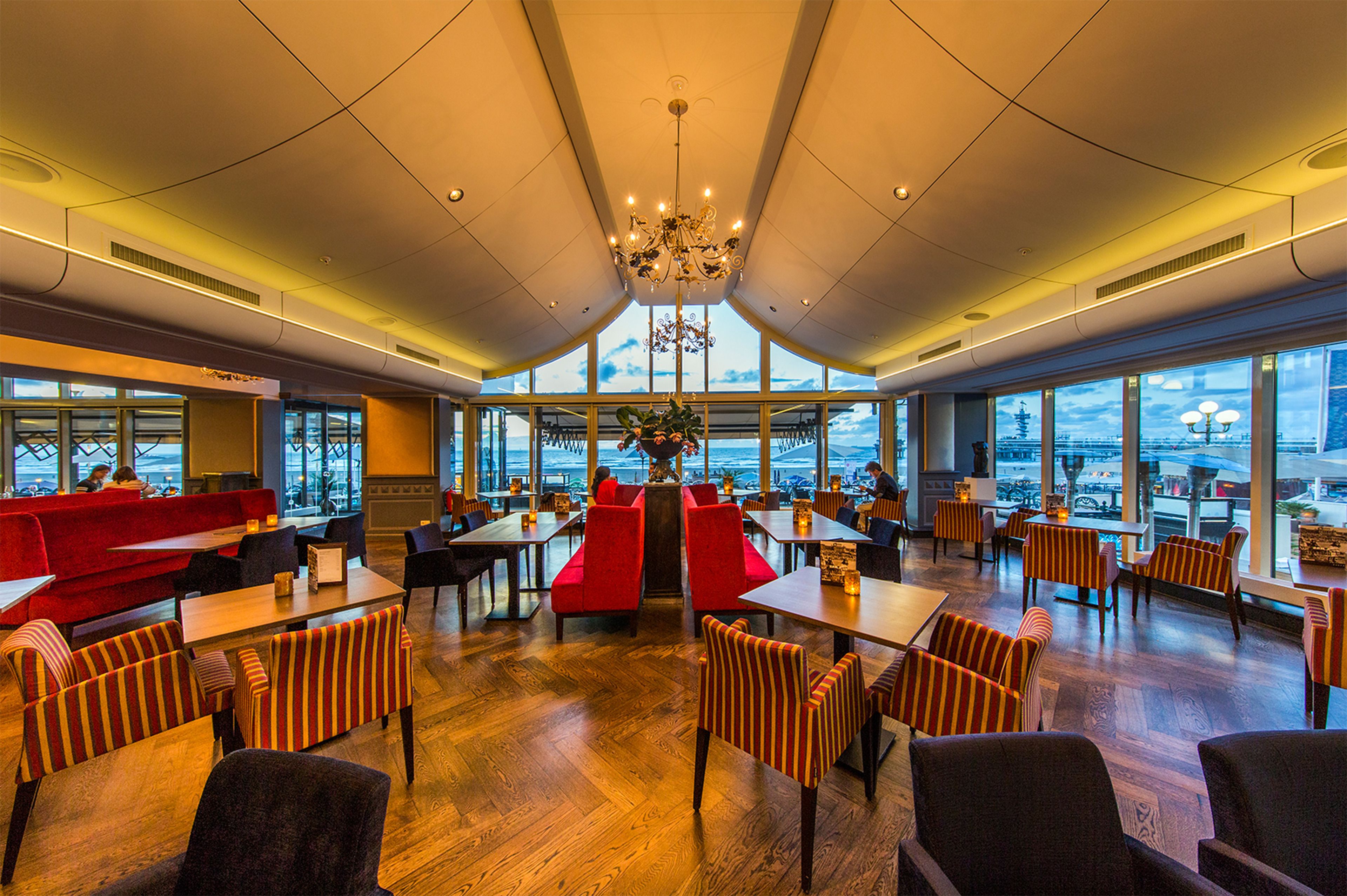 Petit déjeuner, déjeuner et dîner servis sur place, vue sur la mer