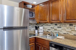 1 bedroom, Egyptian cotton sheets, premium bedding, desk