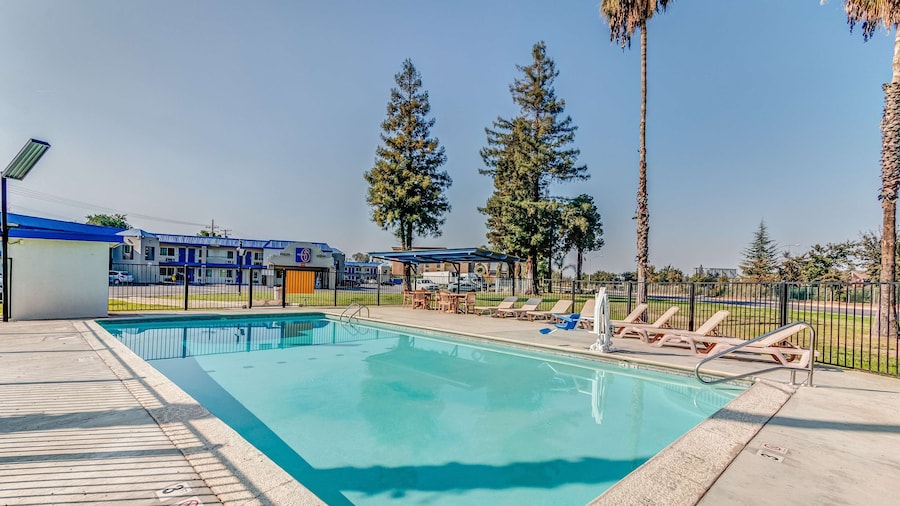 Motel 6 Visalia, CA