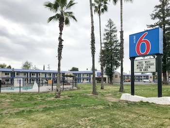 Motel 6 Visalia, CA