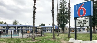 Motel 6 Visalia, CA