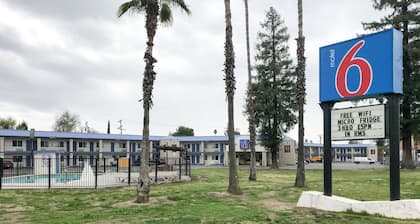 Motel 6 Visalia, CA