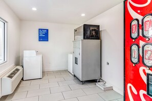 Vending machine - Motel 6 Visalia, CA (Visalia)