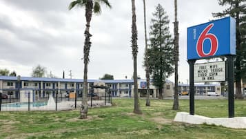 Enjoy a home away from home at this motel, offering free WiFi, a micro fridge, and access to HBO and ESPN channels.