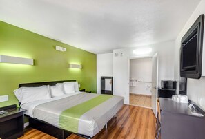 Espacio para trabajar con laptop, wifi gratis y ropa de cama