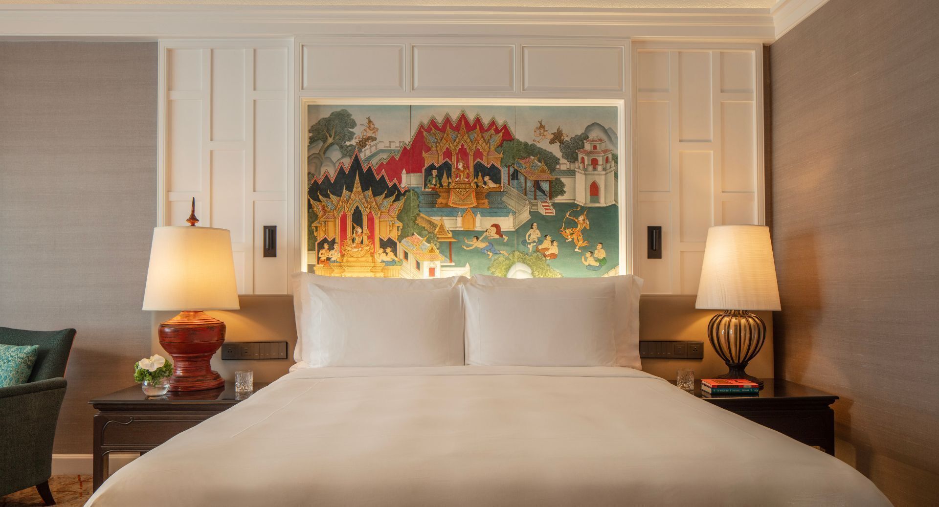 Ropa de cama de alta calidad, edredones de plumas, minibar y caja fuerte