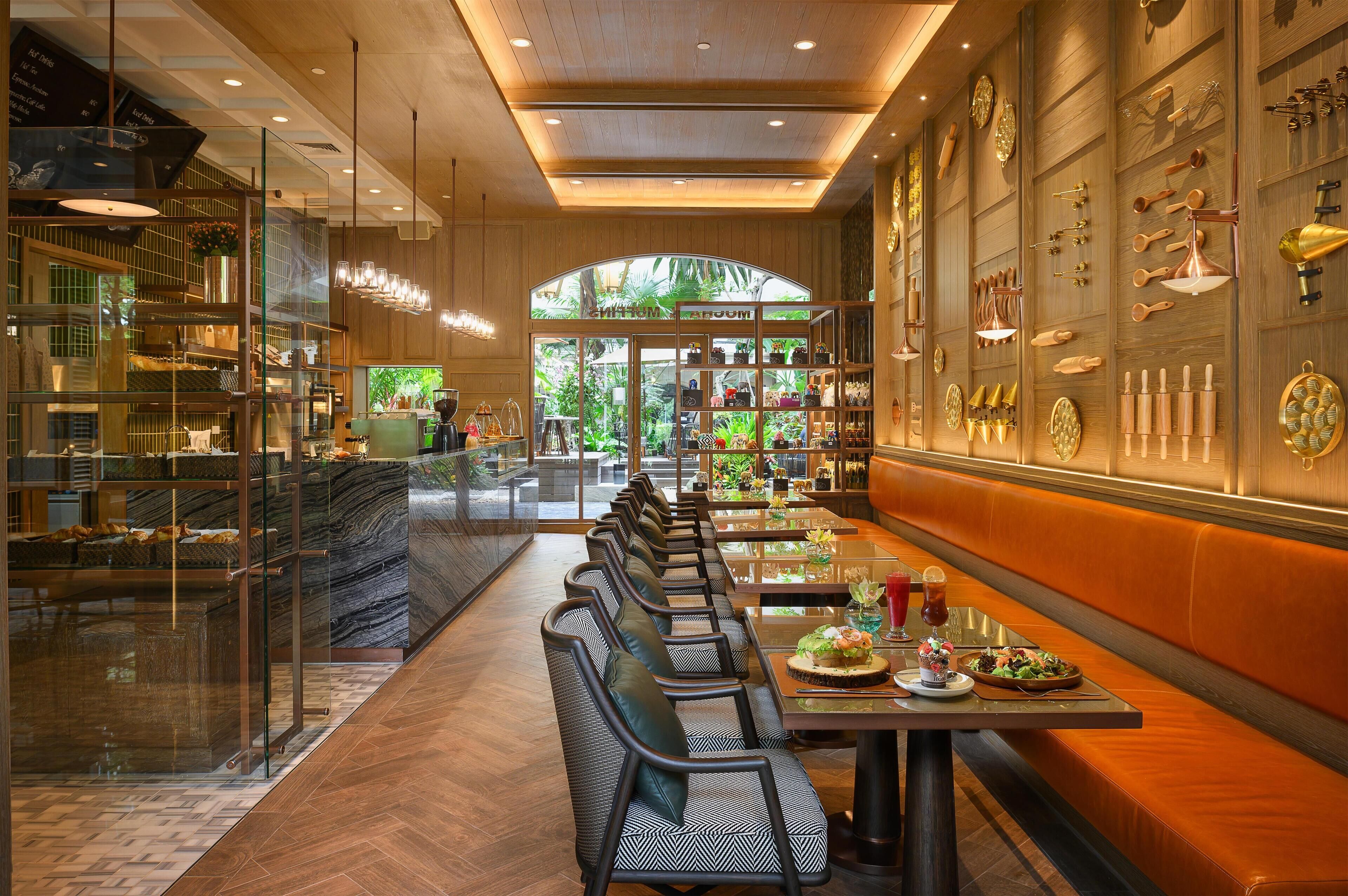 6 restaurants, breakfast, lunch, dinner served; Thai cuisine