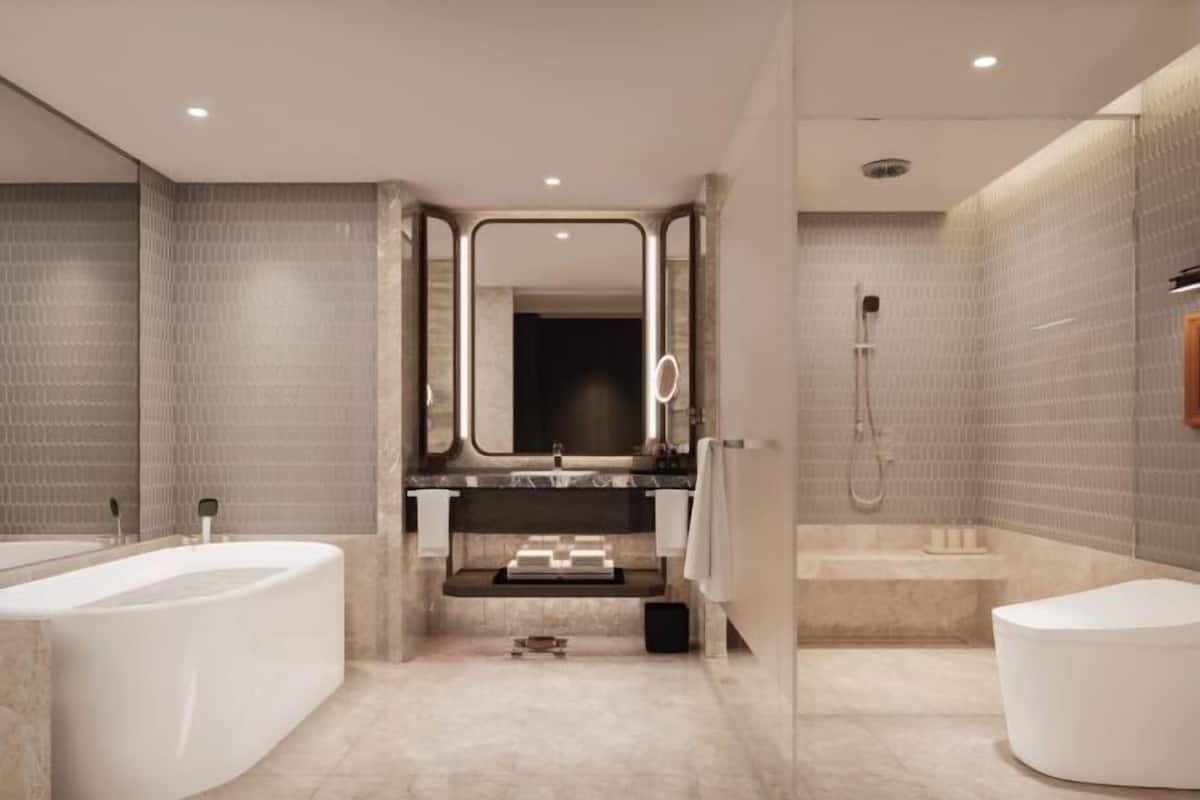 Bathroom | Free toiletries, hair dryer, bathrobes, slippers