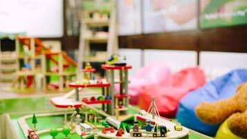 Tempat bermain anak – indoor