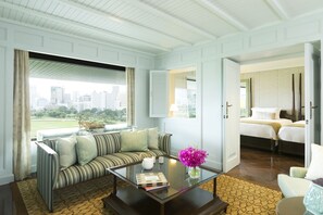 Two Bedroom Jim Thompson Explorer Suite  | Olohuone | LCD-televisio, DVD-soitin, iPod-telakointiasema