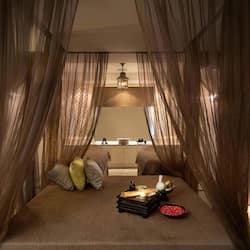 Couples treatment rooms, hot tub, body treatments, aromatherapy