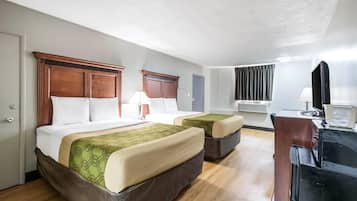 Two Queen Beds NonSmoking with 1Person SofaBed | 書桌、熨斗/熨衣板、免費搖籃/嬰兒床、免費無線上網