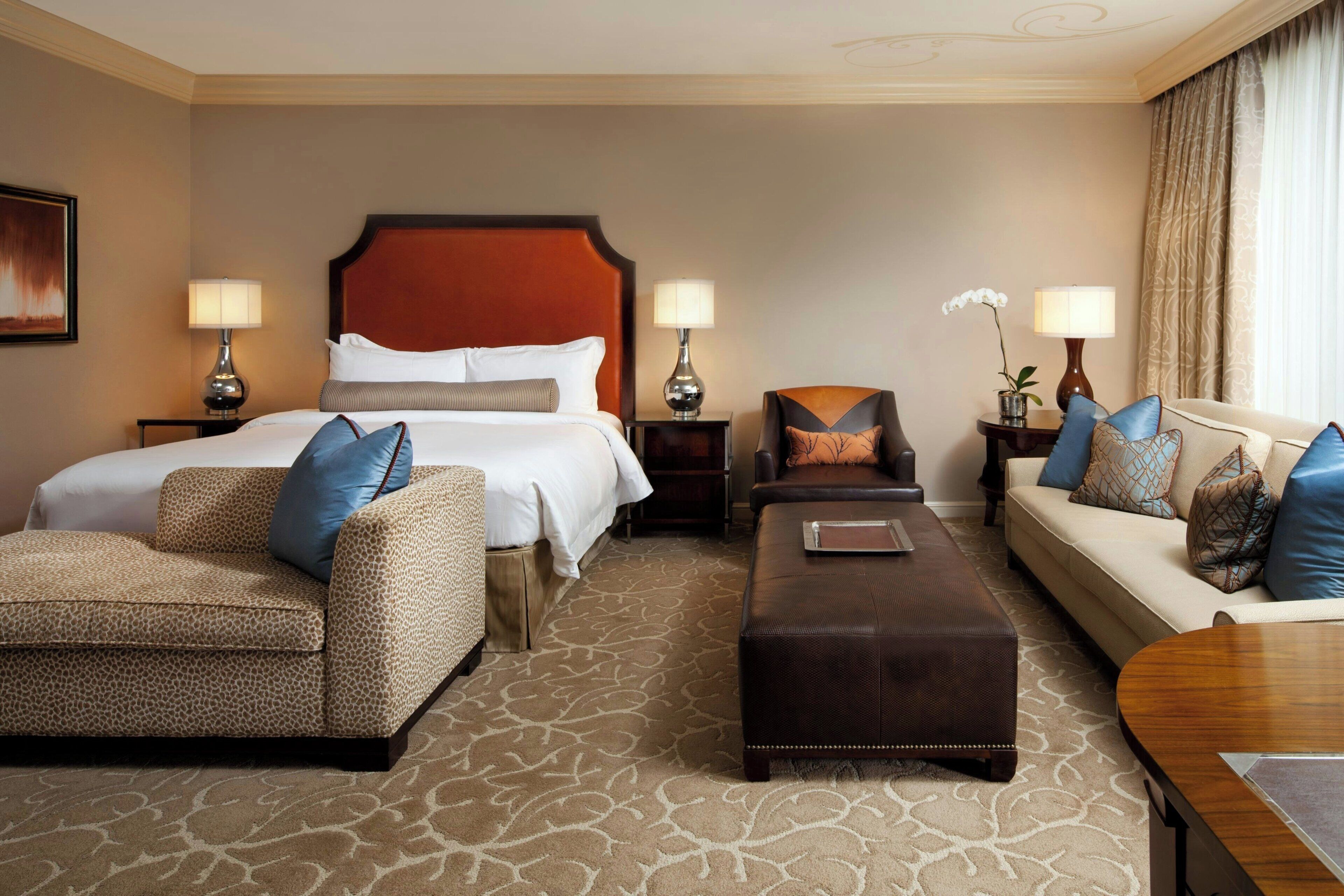 Grand Room, 1 King Bed, Corner | Egyptian cotton sheets, premium bedding, minibar, in-room safe