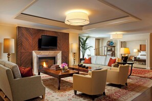 55-inch flat-screen TV with cable channels, TV - Houston Grand Hotel - River Oaks (Houston)