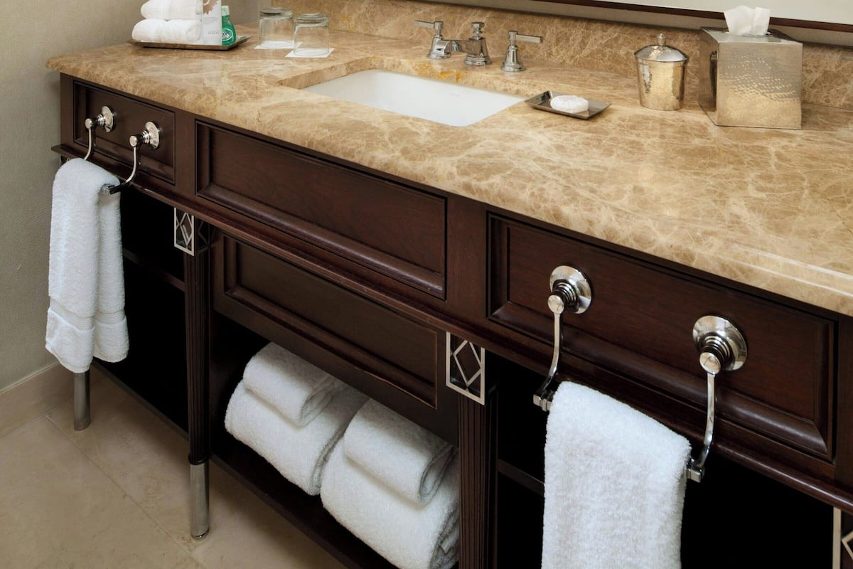 Combined shower/bathtub, designer toiletries, hair dryer, towels