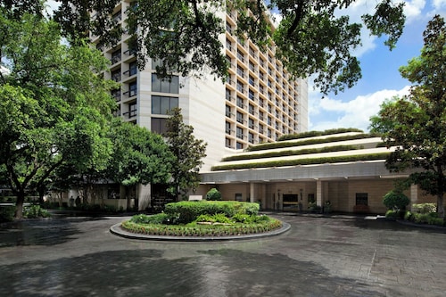 Houston Grand Hotel - River Oaks