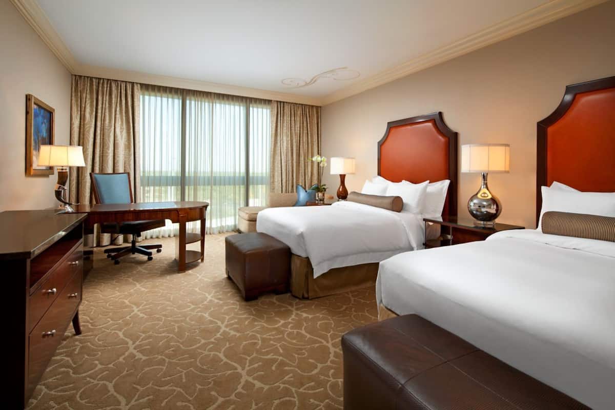 Egyptian cotton sheets, premium bedding, minibar, in-room safe